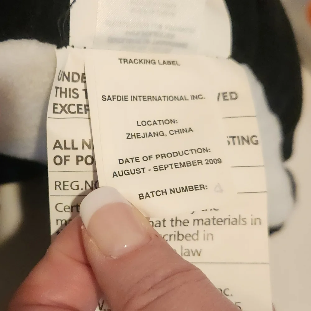 12” Holiday Christmas Penguin Character Hug without Throw Blanket with tags